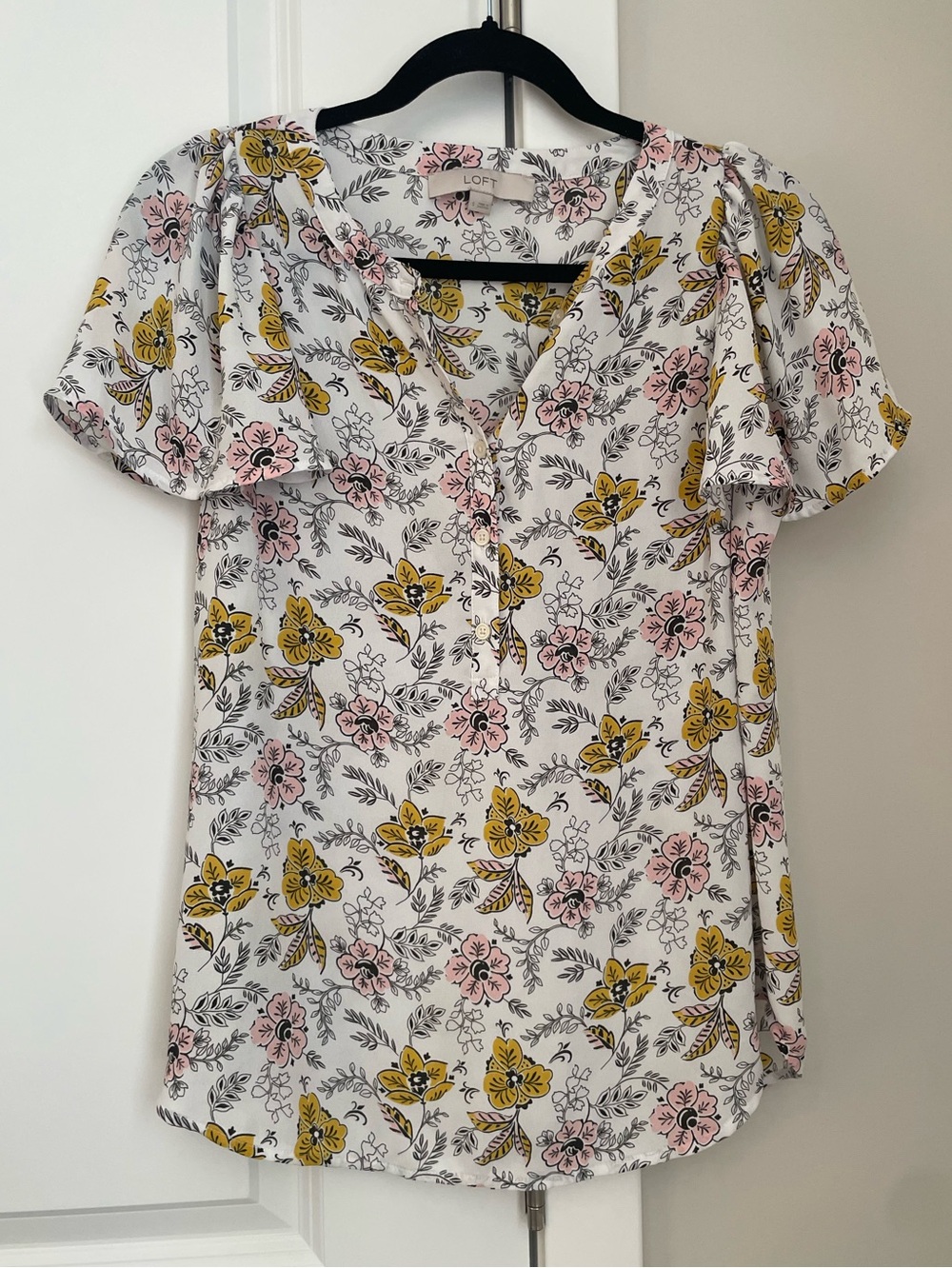 Loft Floral V-Neck Flutter Sleeve Blouse Small